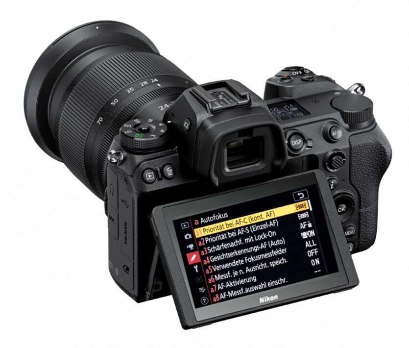 Nikon Z6 mit ausgeklappten Monitor