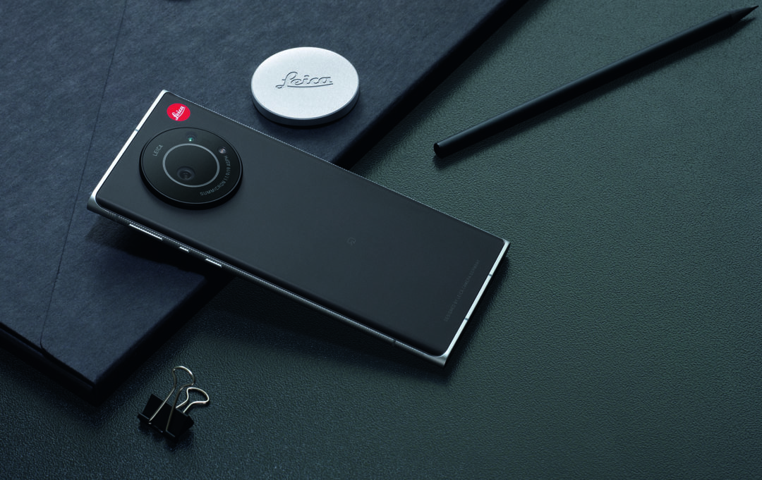 Leica hat dem Leitz Phone 1 einen magnetischen Objektivdeckel spendiert.
