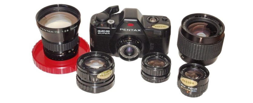 Analoge Kamera: Pentax Auto 110 Die Pentax Auto 110 wurde 1978 vorgestellt und ist für 110-er Filmkassetten geeignet.