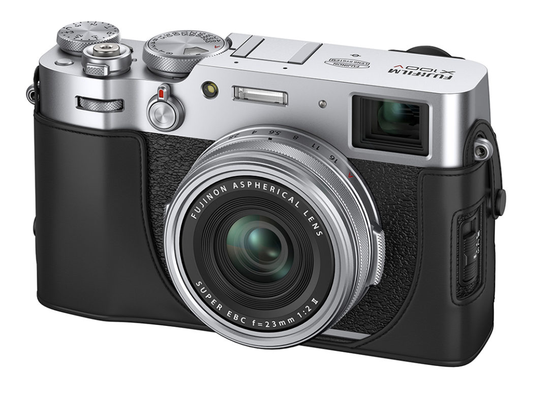 Fujifilm X100V mit Festbrennweite Fujinon 2/23 mm.