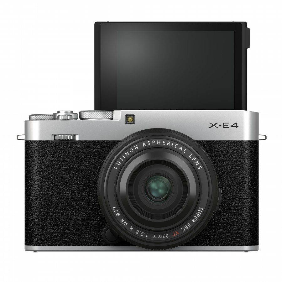 Der X-E4 ist in Schwarz und Schwarz-Silber (hier im Bild) mit dem kompakten XF 2,8/27 mm WR erhältlich.