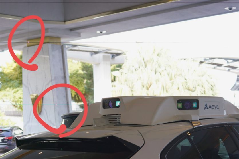 autonomes Auto Auf der Elektronikmesse CES in Las Vegas fotografierte Jit Ray Chowdhury Anfang des Jahres ein autonomes Auto, das mit einem Lidar-System von AEye ausgestattet war. Auf den nachfolgenden Aufnahmen zeigten sich störende Linien, die auf einen beschädigten Sensor hindeuten.
