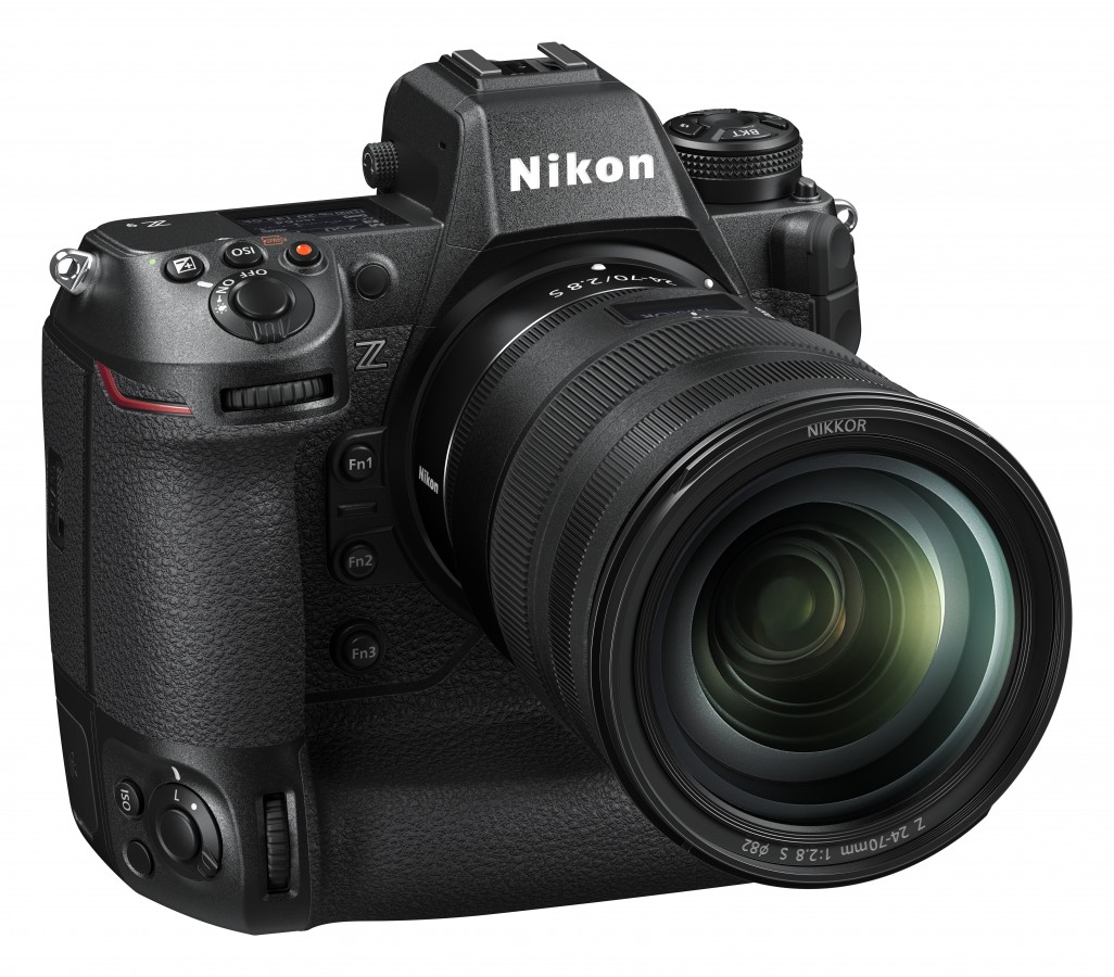 Die Nikon Z9 ist umfassend abgedichtet und bringt einen integrierten Hochformatgriff mit.