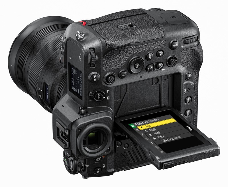 Nikon Z9 mit aufgeklapptem Monitor