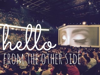 Typo Apps: Warten auf Adele beim Konzert in Hamburg