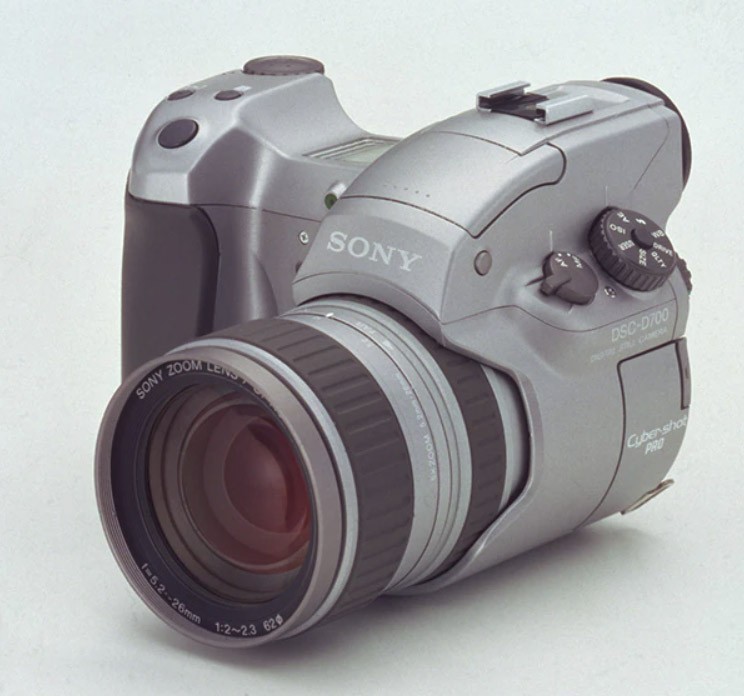 Sony D700