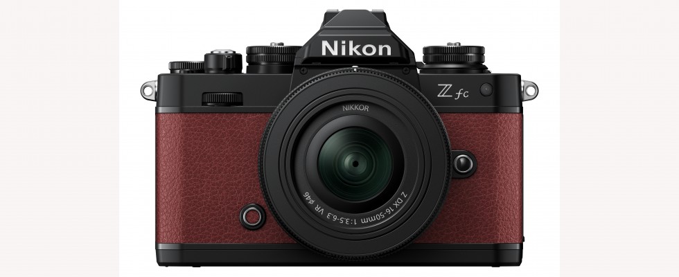 Nikon Z fc, schwarz, bunt, Farbe, Nikon Nikkor Z 2/40 mm SE, Nikkor Z 40 mm 1:2 SE, Objektiv, Autofokus, Festbrennweite, 2022, spiegellose APS-C-Systemkamera, Portraitobjektiv