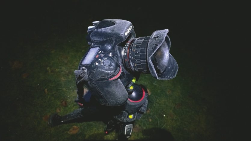 So sieht überfrierende Nässe auf einer Kamera aus