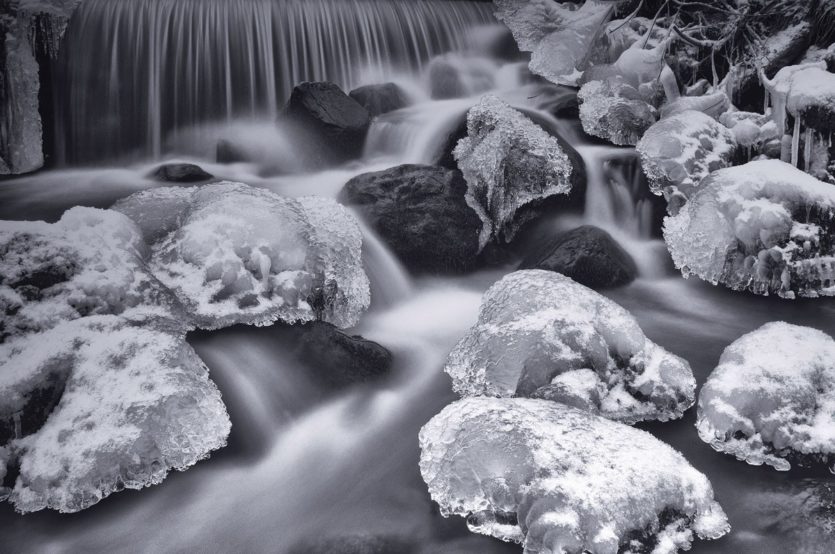 Wasser und Eis im Winter fotografieren