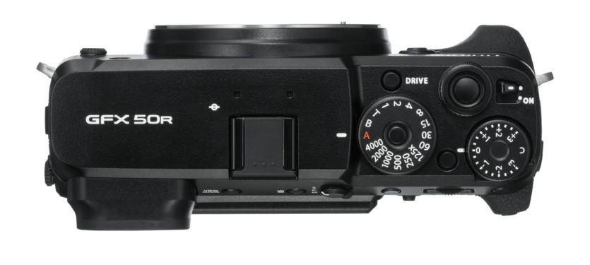 Die Fujifilm GFX 50R hat eine Tiefe von nur 66,4 mm.