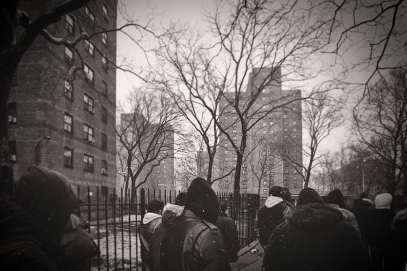 Ausnahme aus der Serie "Homicide Harlem" von Pascal Kerouche: Fotografiert in den Wagner Projects in Harlem, NYC