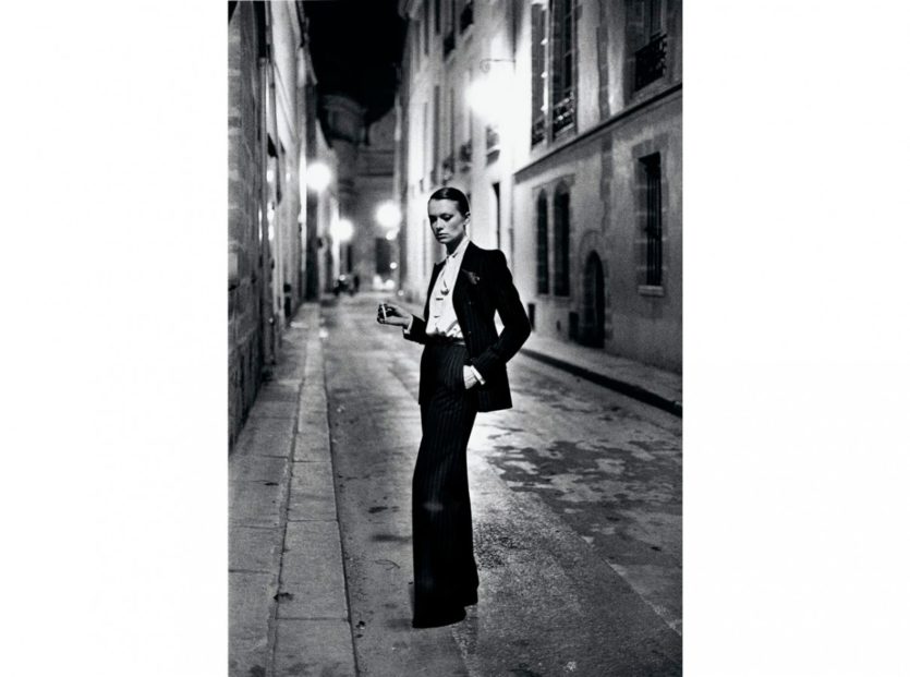Foto von Helmut Newton für die French Vogue in Paris 1975