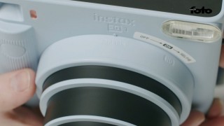 Film einlegen bei der Sofortbildkamera Instax SQ1