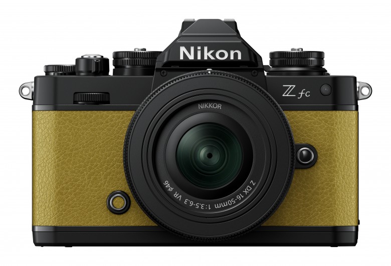 Nikon Z fc, schwarz, bunt, Farbe, Nikon Nikkor Z 2/40 mm SE, Nikkor Z 40 mm 1:2 SE, Objektiv, Autofokus, Festbrennweite, 2022, spiegellose APS-C-Systemkamera, Portraitobjektiv