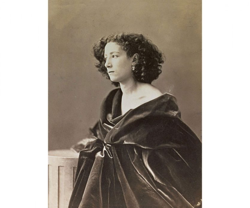 Sarah Bernhardt portraitiert von Nadar