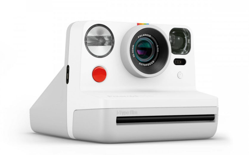 die Sofortbildkamera Polaroid Now in Weiß