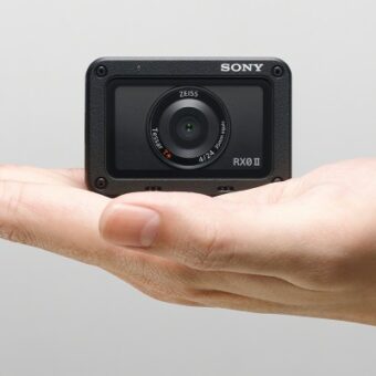 Sony RX0 II auf der Hand