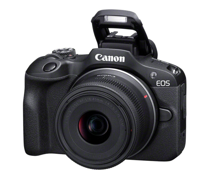 Einen Gehäuseblitz hat Canon bei der EOS R100 bereits eingebaut.