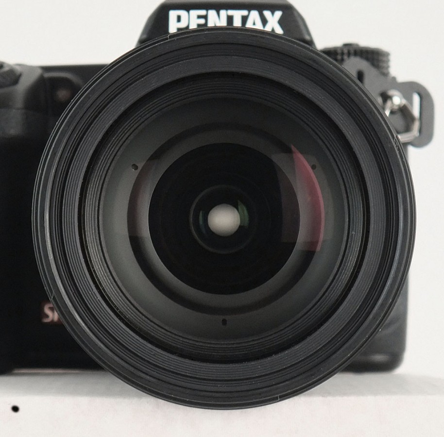 Pentax-Kamera mit offener Blende