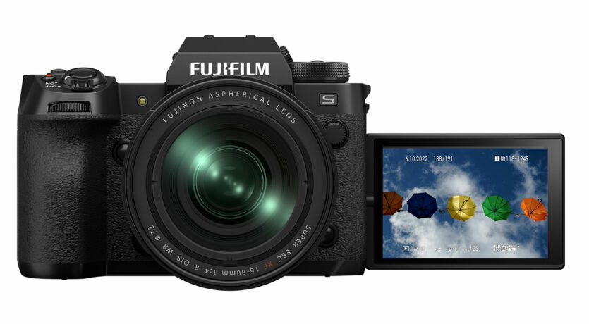 Fujifilm X-H2S mit ausgeklappten Monitor
