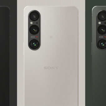 Das Sony Xperia 1 V in den drei Farben Schwarz, Platinsilber und Khakigrün