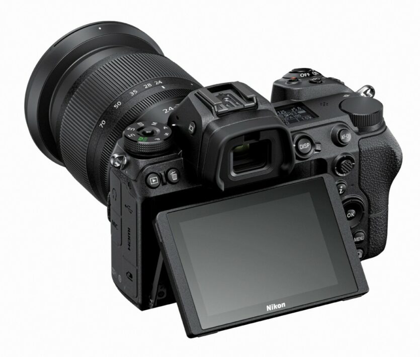 Nikon Z7 mit aufgeklappten Monitor