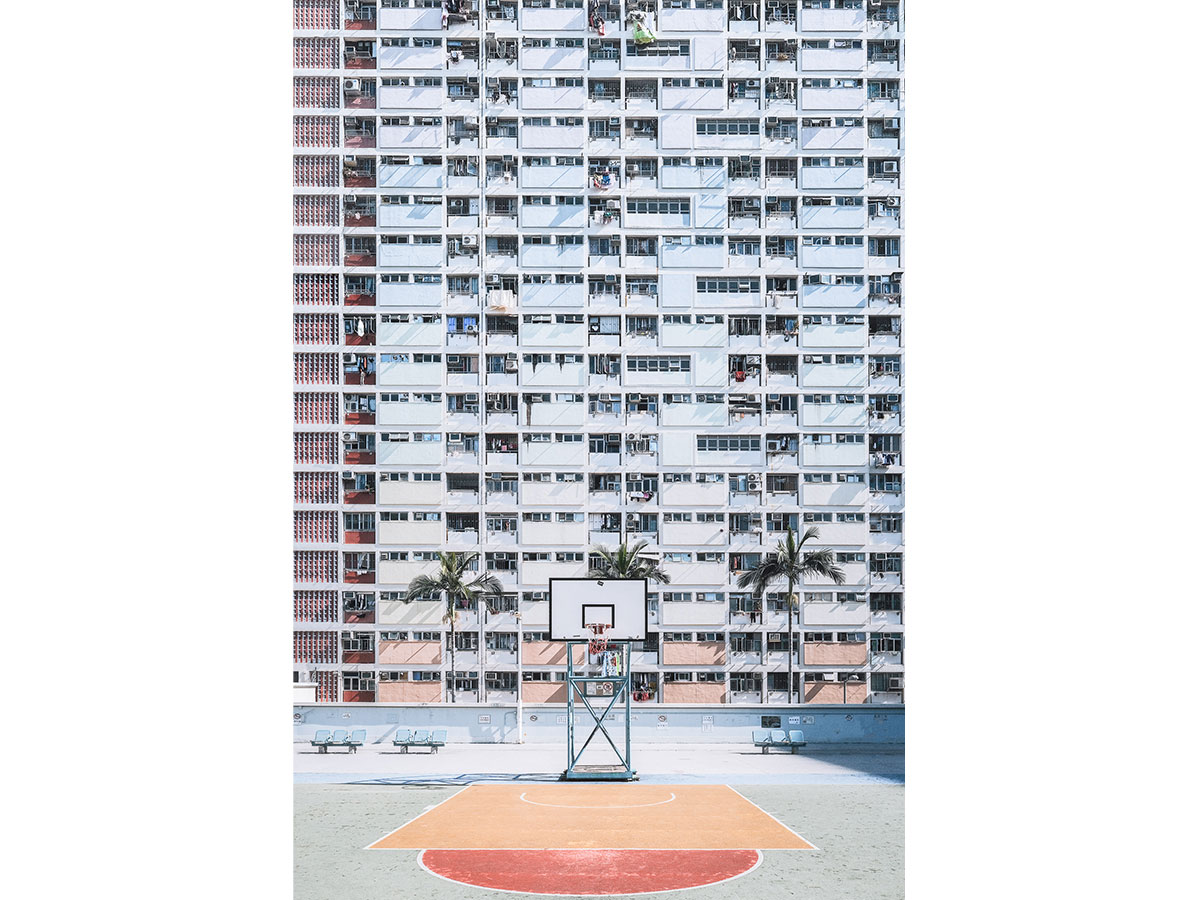 Hochhaus mit Basketball-Korb