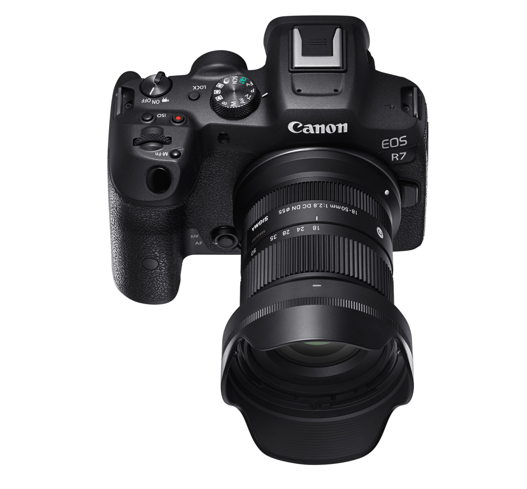Für Canon R-System-Kameras: 2,8/18-50 mm DC DN | Contemporary an einer Canon EOS R7.