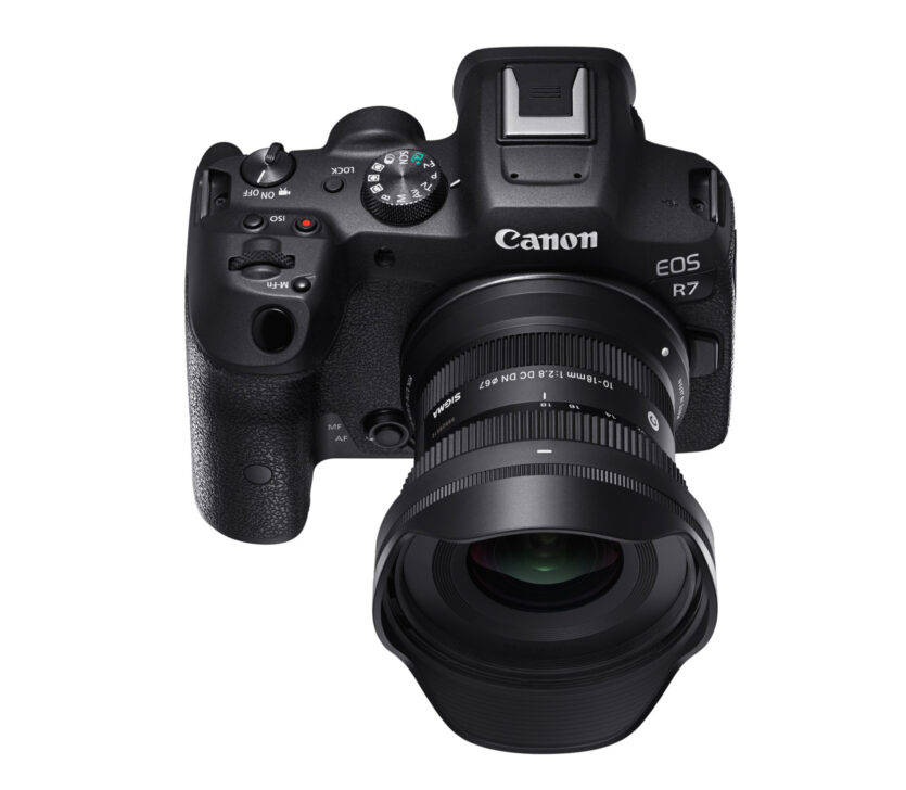 Für Canon R-System-Kameras: 2,8/10-18 mm DC DN | Contemporary an einer Canon EOS R7.
